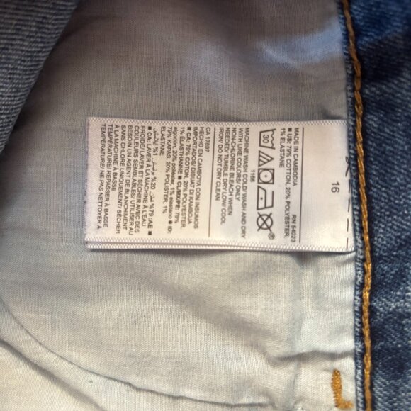 Bundle of 2 Old Navy Jean Shorts PLUS SIZE - Picture 2 of 2